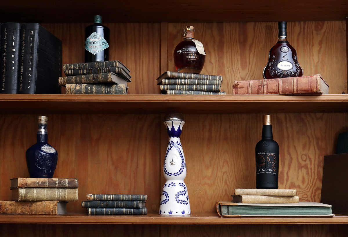 MillesimaFR's tweet photo. #Millésima présente sa nouvelle gamme de #spiritueux : #whiskys, #rhums, #cognacs, #gins, #téquilas, un large choix de flacons pour ravir les amateurs de tous horizons 🥃🍹
🔎 : https://t.co/hJsCAtPgNZ https://t.co/1bP0gShGSm