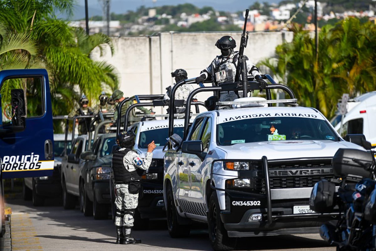 DiariodeMorelos's tweet photo. Encabeza el gobernador Cuauhtémoc Blanco Bravo, el banderazo de salida al Operativo Vacacional de Verano, #Morelos 2023, compuesto por elementos de seguridad federales, estatales y municipales, articulados por la Mesa de Coordinación Estatal para la Construcción de la Paz. https://t.co/n2bfvnmD5L