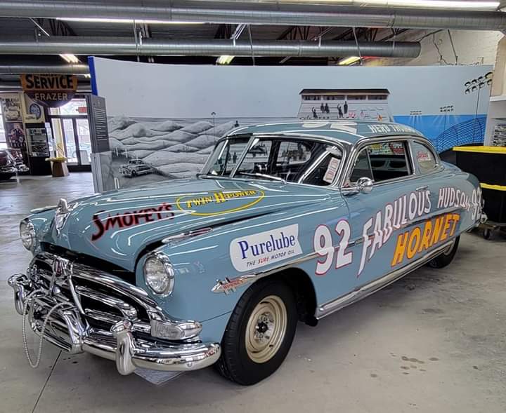 lippyent's tweet photo. The Fabulous 1952 Hudson Hornet 🐝! #ThrowbackThursday 🔙 🖤🔥!! https://t.co/kFWjiM9O7x