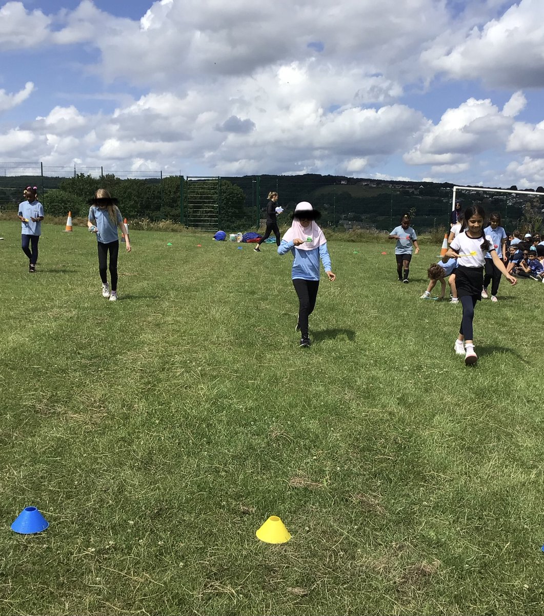 AshBrambles's tweet photo. The @BramblesPAc KS2 Sports Day has been a fantastic event and we were lucky enough to finish just before the rain!🌦️
Thank you to Mrs Bowker for organising this wonderful afternoon and well done to all the children for being good sports &amp; making us all proud!🏅
#BramblesPE🏃1/5 https://t.co/JtY6vbO8I0