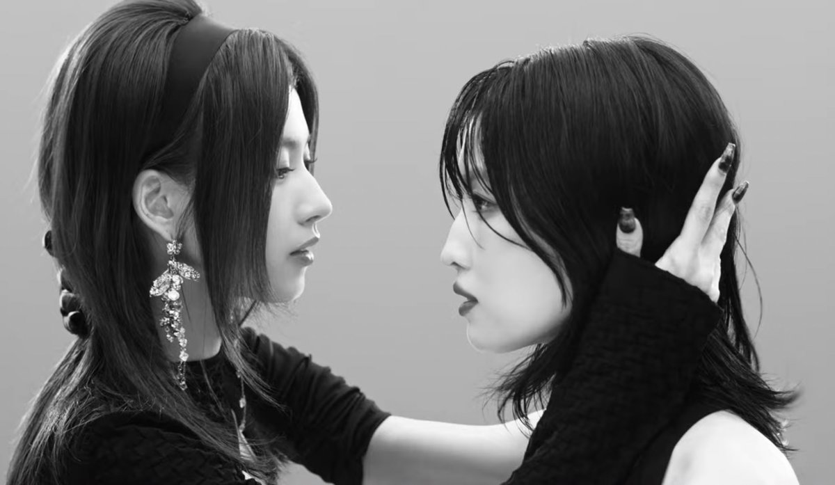 mntzkispresso's tweet photo. EXCUSE ME, SANA AND MOMO.

BUT BUT WHAT THE ACTUAL FUCK IS GOING ON HERE ???????????? https://t.co/zFYU5sm4cJ