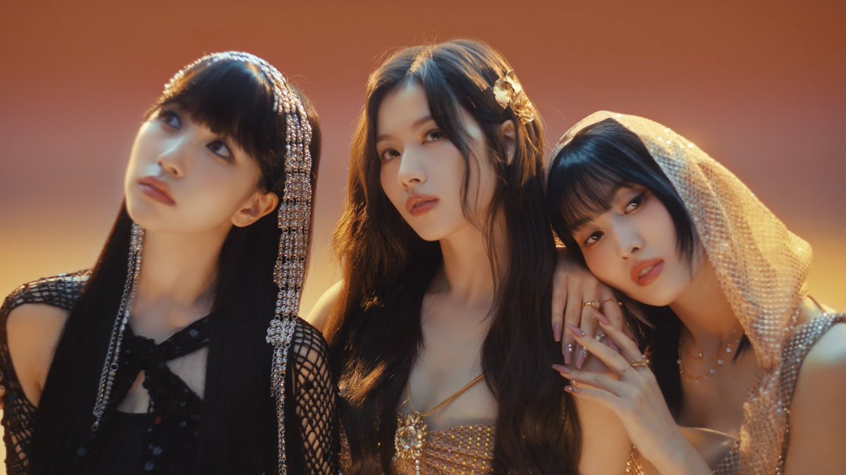 imyeonnz's tweet image. do not touch by misamo (2023)