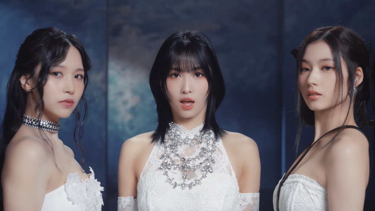 imyeonnz's tweet image. do not touch by misamo (2023)