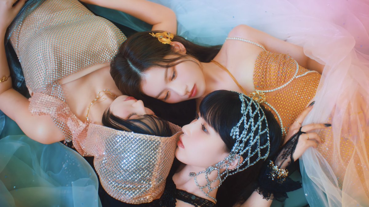 imyeonnz's tweet image. do not touch by misamo (2023)