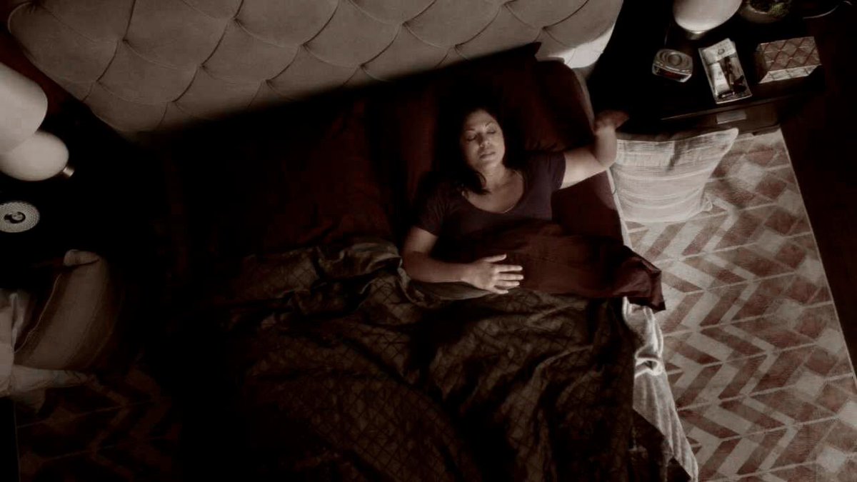 caIzonascenes's tweet photo. callie sleeping on arizona’s side and arizona sleeping on callie’s side is so very special to me. 

the fact that callie and arizona never let any of their partners to take the soulmate side of their bed??? 😭💕😭 https://t.co/Lkv08b8ray
