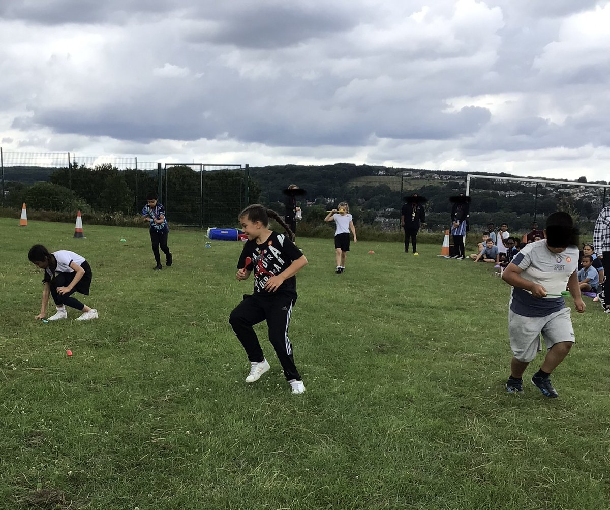 AshBrambles's tweet photo. The @BramblesPAc KS2 Sports Day has been a fantastic event and we were lucky enough to finish just before the rain!🌦️
Thank you to Mrs Bowker for organising this wonderful afternoon and well done to all the children for being good sports &amp; making us all proud!🏅
#BramblesPE🏃5/5 https://t.co/vE36N6usFu