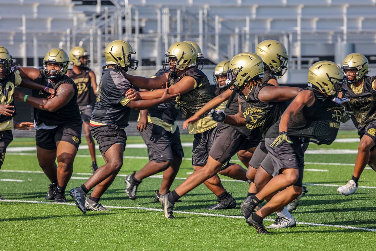 TheDWarriors's tweet photo. 🏈 Working every day to take this program to the next level
#davidson #warriors #thewarriorway #davidsondifference https://t.co/XUniNwoajx
