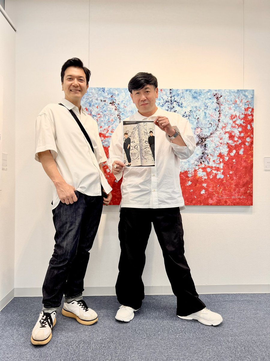 kon_chang's tweet photo. 17年来の🍻仲間・平野傑さん@HIRANO5 の個展にお邪魔してきました
2015年の東方神起とのコラボも懐かしいなあ☺️
最愛の母上を亡くされてから描き溜めたという作品の数々にはポジティブな明日へのエナジーが満ち溢れてました👏👏👏
https://t.co/MwWARqQB8k https://t.co/MlEZCAxlVn