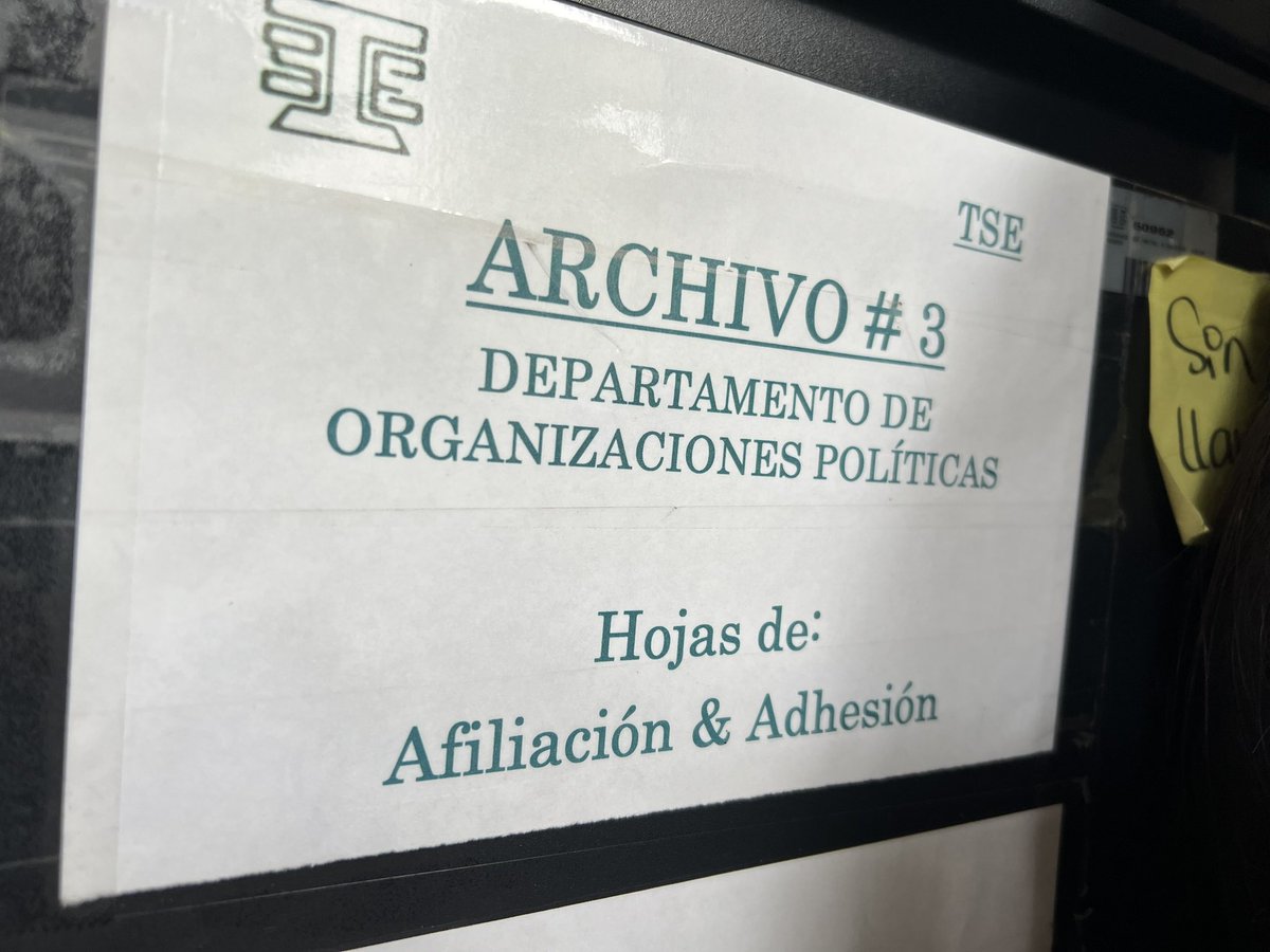 jovannagarcon's tweet photo. El MP se llevó las hojas de adhesiones ORIGINALES del Movimiento Semilla, ¿habrá archivo digital en el TSE? ¿Cabe la posibilidad de que con la captura de las hojas de adhesiones originales se hayan perdido totalmente? 🚨🚨 https://t.co/546LgR8zO4
