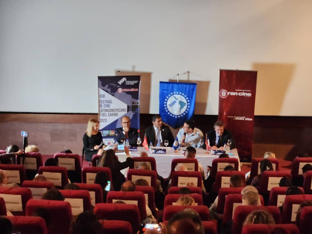 SELAInforma's tweet photo. #Ahora | Secretario Permanente del #SELA, Embajador @claremsendara aseguró que a través del séptimo arte el organismo busca promover la integración dando a conocer las similitudes que comparten los países de la región. https://t.co/VAfXNCFvzf