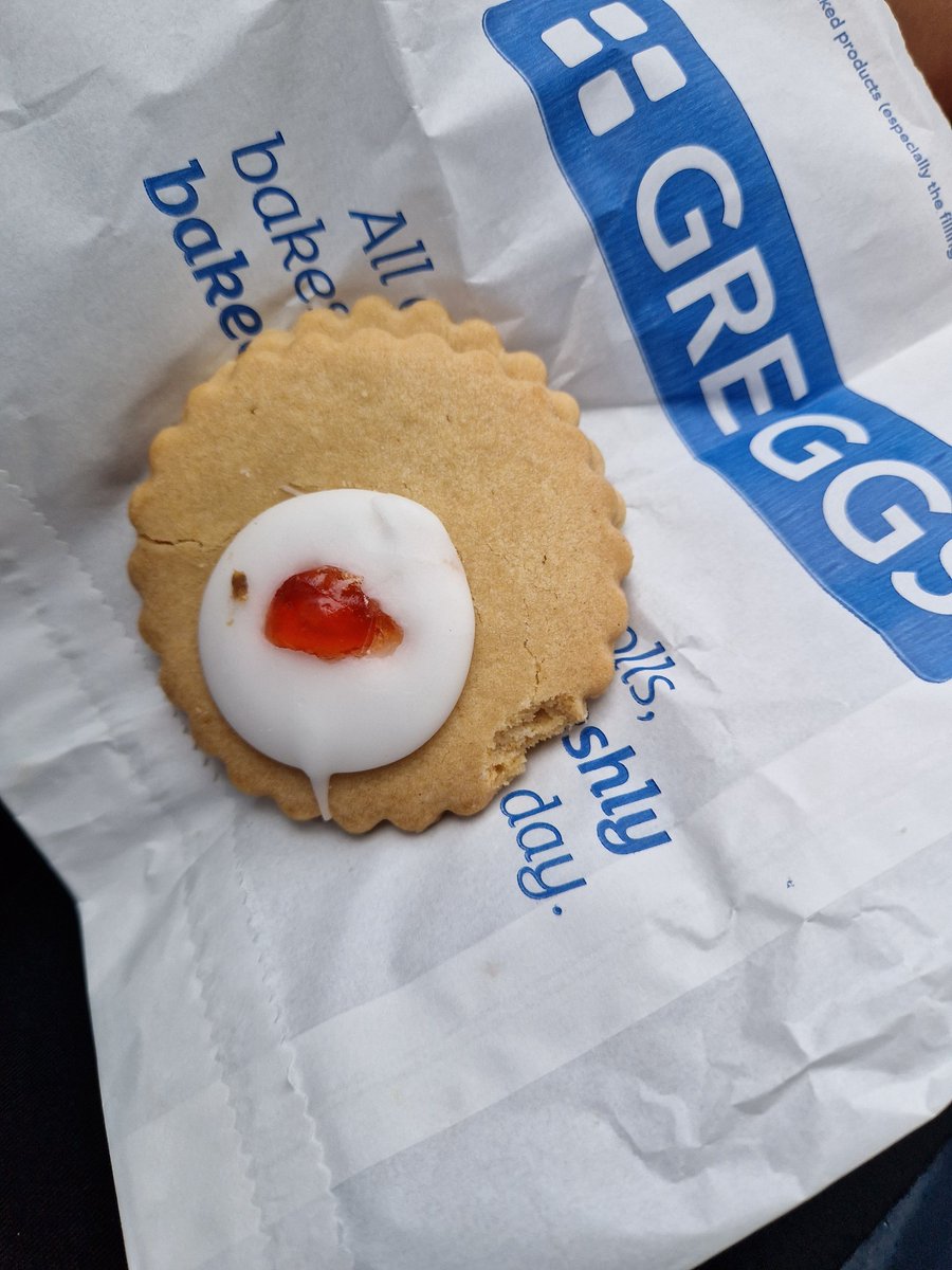 JennyGod_9's tweet photo. @GreggsOfficial what a poor looking empire biscuit.. got it to takeaway for person I support, wasn't expecting this 😂
😂 https://t.co/nwgXjW6Gnz