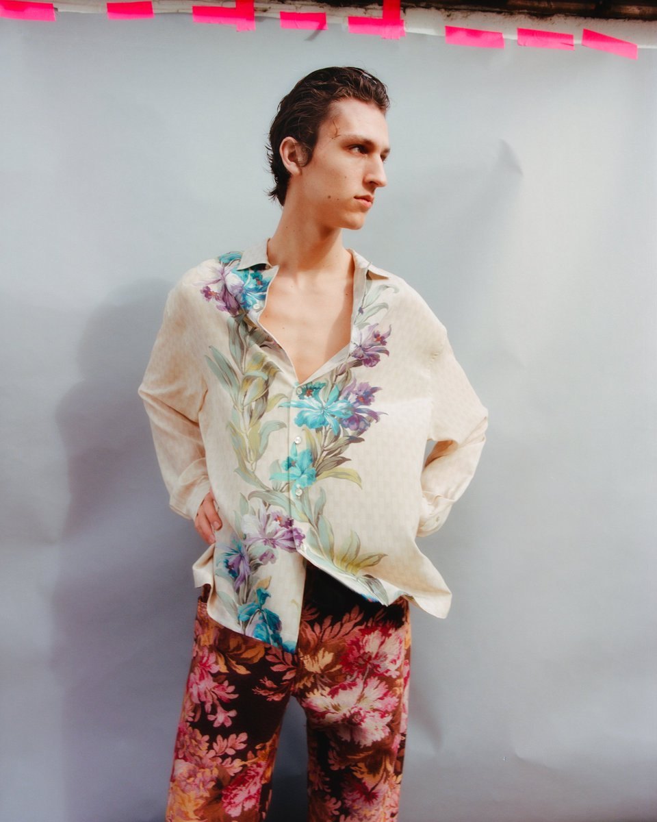 EtroOfficial's tweet photo. Etro Fall Winter 2023 as featured in
@thegreatestmag 23 - The Imprint Issue
Photo: Brendan Freeman
Style: Chiara Spennato
Model: Saul Symon
#Etro #Etroeditorials #TheGreatestMagazine https://t.co/OfF2Uare8A