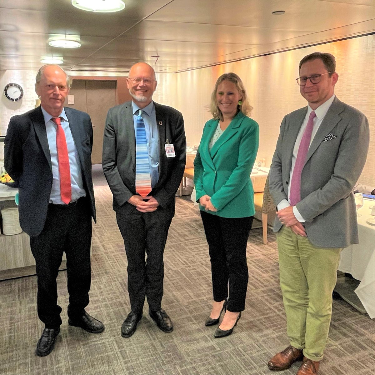 Prof. @JPvanYpersele had a constructive meeting w/ Nathalie Franken MIGA Director & Juergen Voegele VP Sustainable Devt @Worldbank. Topics included state of climate finance, synergies b/w @UN’s SDG’s & fighting climate change, partnership opps World Bank-IPCC. #IPCCvoiceOfClimate