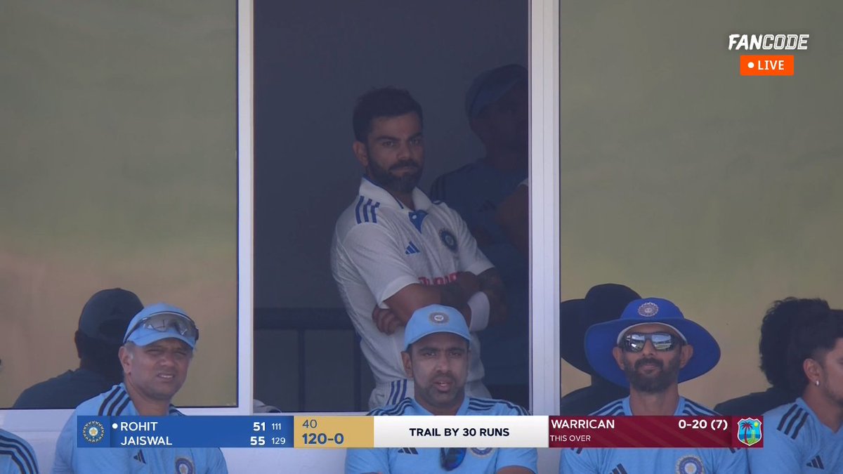 mufaddal_vohra's tweet photo. Virat Kohli eagerly waiting for his turn. https://t.co/rB1U4h9UsE