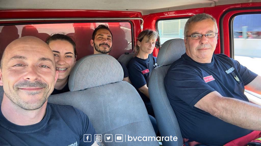 BVCamarate's tweet image. Rendição a caminho do #Cadaval 🚒
Partiram os elementos que irão render os camaradas que ao longo das últimas 24 horas estiveram empenhados no combate ao incêndio que deflagrou na tarde de ontem.🔥🚒👩‍🚒  Boa Viagem. #PortugalSemFogos #VidaPorVida