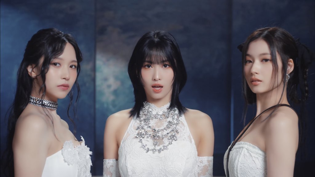 PopBase's tweet photo. Misamo in the music video to ‘Do not touch.’ https://t.co/Bde2MEftgm