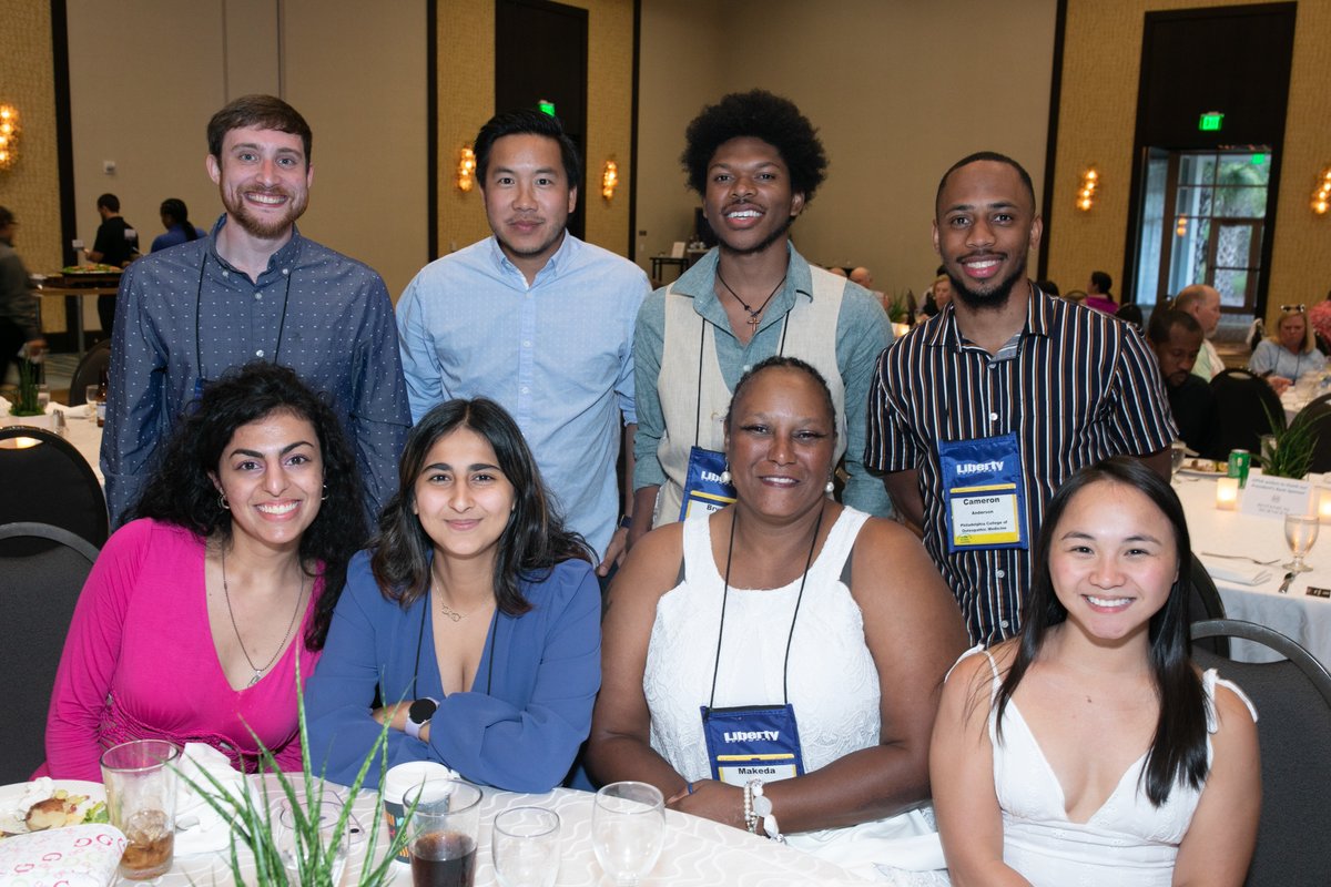 PCOM Georgia students & faculty joined pharmacy professionals from around the state in attending the recent @GeorgiaPharmacy Convention! At the event, Andrew Wilson (PharmD '24) was honored as the Student Pharmacist of the Year! We are so #PCOMproud!