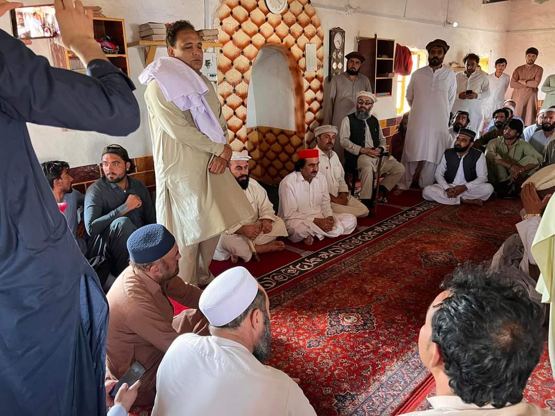 HimayatMayar_'s tweet photo. صوبائی صدر ایمل ولی خان کی ہدایات پر ضلع کرم میں جاری کشیدگی کے خاتمے اور امن کے قیام کیلئے #ANP کے خصوصی جرگے کا دورہ کرم کامیاب 🚩۔ جرگے کی قیادت صوبائی نائب صدر شاہی خان شیرانی نے کی.
@ShahiSherani 
#KurramWantsPeace | #ANPKhyberPakhtunkhwa | #AwamiNationalParty https://t.co/AJLv5cbogs