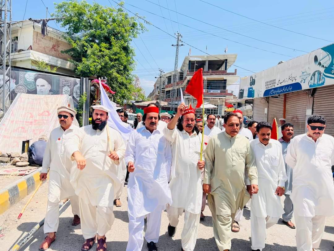 HimayatMayar_'s tweet photo. صوبائی صدر ایمل ولی خان کی ہدایات پر ضلع کرم میں جاری کشیدگی کے خاتمے اور امن کے قیام کیلئے #ANP کے خصوصی جرگے کا دورہ کرم کامیاب 🚩۔ جرگے کی قیادت صوبائی نائب صدر شاہی خان شیرانی نے کی.
@ShahiSherani 
#KurramWantsPeace | #ANPKhyberPakhtunkhwa | #AwamiNationalParty https://t.co/AJLv5cbogs