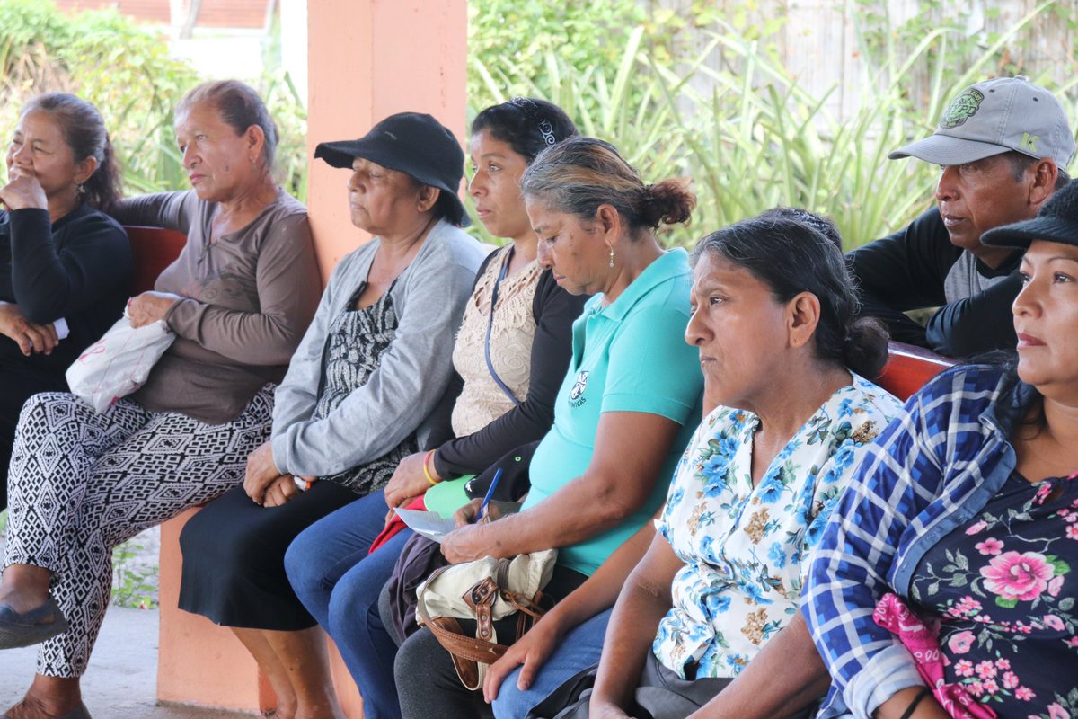 Con el objetivo de responder efectivamente ante las situaciones de riesgos por el #Fenómeno “El Niño”, 54 miembros de la comunidad “Julio Rivas” y “Las Playas de la Parroquia Laurel,  llevaron a cabo una capacitación teórica y práctica de 𝗣𝗿𝗶𝗺𝗲𝗿𝗼𝘀 𝗔𝘂𝘅𝗶𝗹𝗶𝗼𝘀 ⛑️
