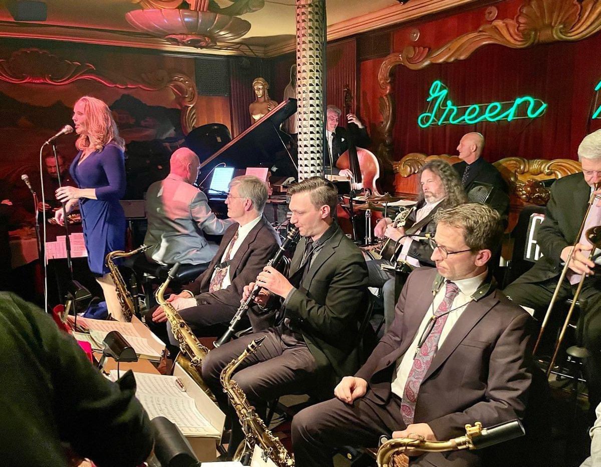 AngelSpiccia's tweet photo. All set to kickoff another amazing Chicago weekend with you and the Alan Gresick Swing Orchestra TONIGHT, 7/13, 8pm-12am at the iconic Green Mill Cocktail Lounge! Stop by! 🎶💃🏻✨🎙️#swing #jazz #greenmilljazz #chicago #tonight #uptown #dance #vocalist #chicagogram #bigband https://t.co/c26SLsZs6J