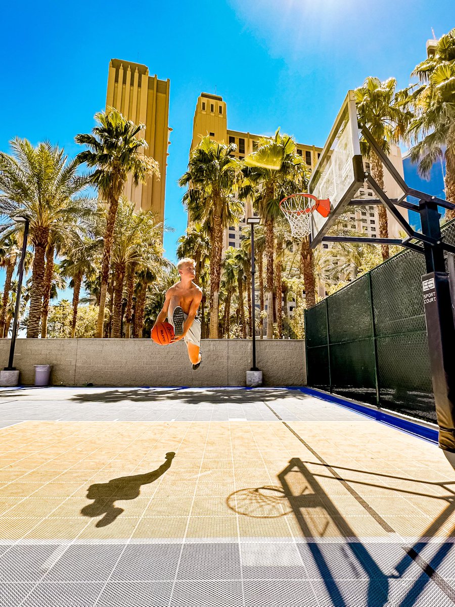 TheHoopinNate's tweet photo. Quick business trip to Las Vegas https://t.co/fFpsNZEzGg