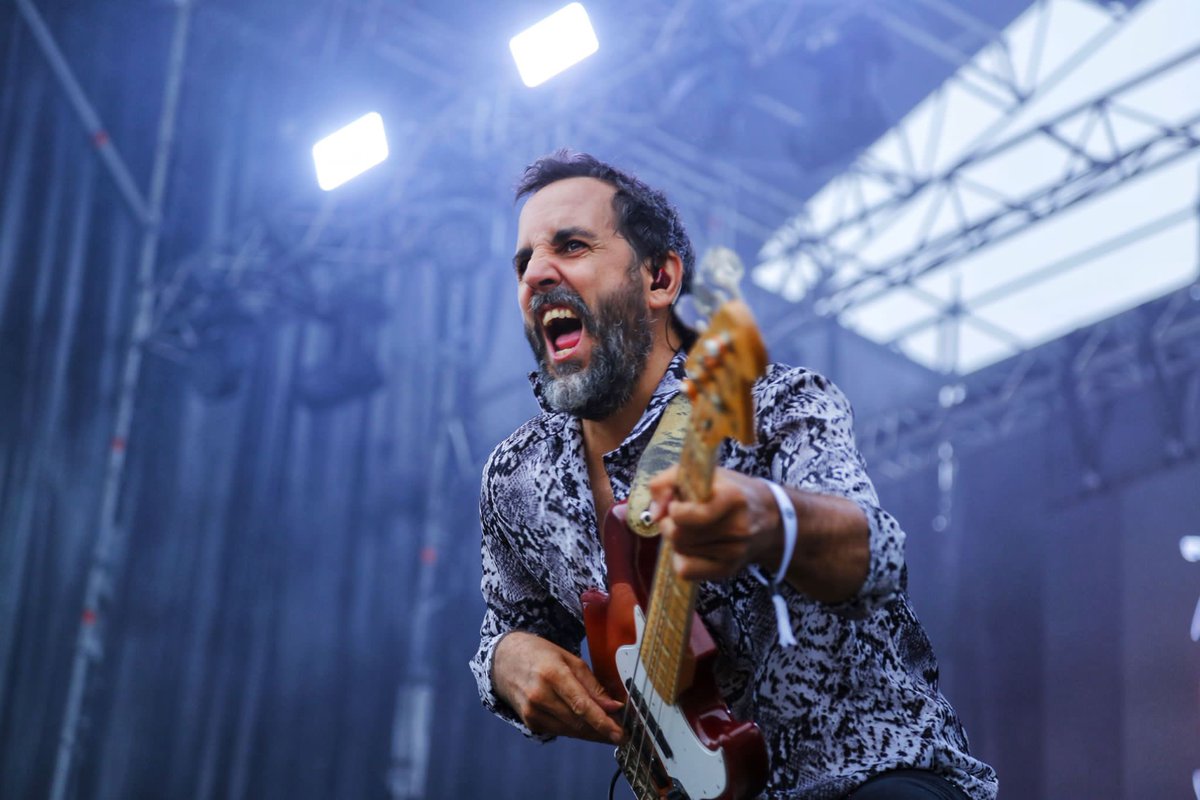 ElCanijodeJerez's tweet photo. Ayer se lió en el PIRATA! 🔥
Gracias a todxs por las buenas vibraciones…
Disfruten del festival! ✊🏼 @PirataFestival
📷 by Beatrice Márquez.
#ElCanijoDeJerez #Gira2023 #PirataFestival #Gandía
#ElCanijoDeJerezYlaBandaMagnética https://t.co/S1M6EjNmpX