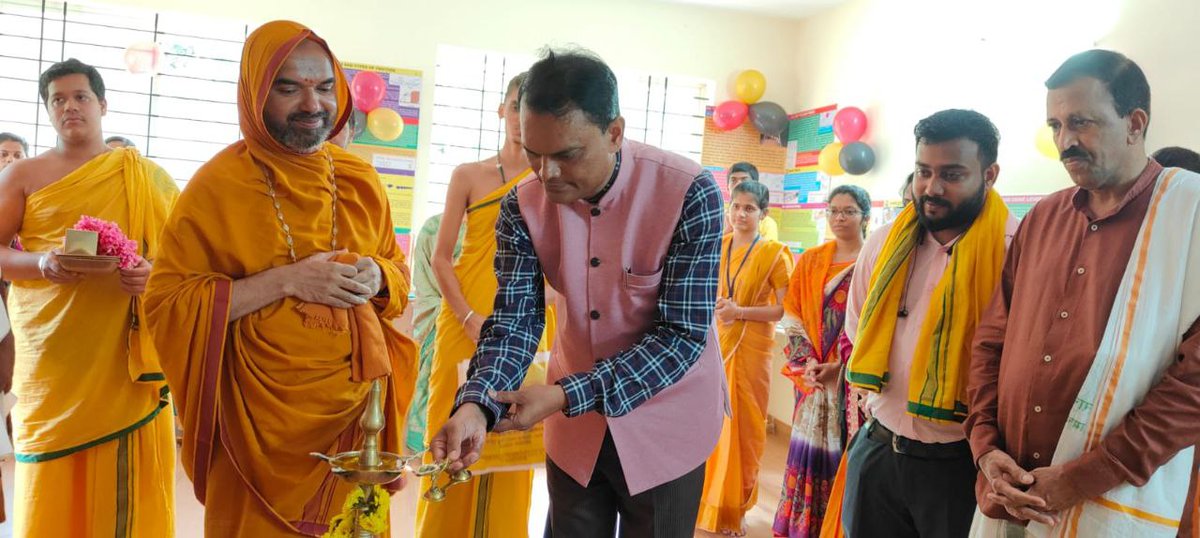VishnuguptaVV's tweet photo. Inauguration of STEM (Science Technology Engineering Mathematics) mini science lab and sponsor appreciation programme at VVV-Gurukulam.

(Sponsored by VOLVO group CSR trust) https://t.co/NSHijR6GqW