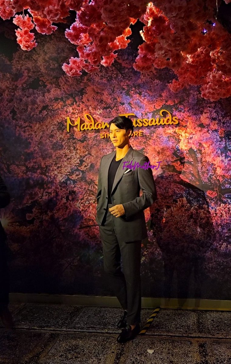 fabmotherJ's tweet photo. Thanks @MTsSingapore for the opportunity to be one of the first in the world to see #HyunBin's wax figure 🫶🫰
On a side note, #Yejin was apparently offered to have this but she declined, I wonder why 🤔🤔🤔
Follow us on IG: 
@momophforhyunbin
@momophforbinjin https://t.co/FXZppIIm8x