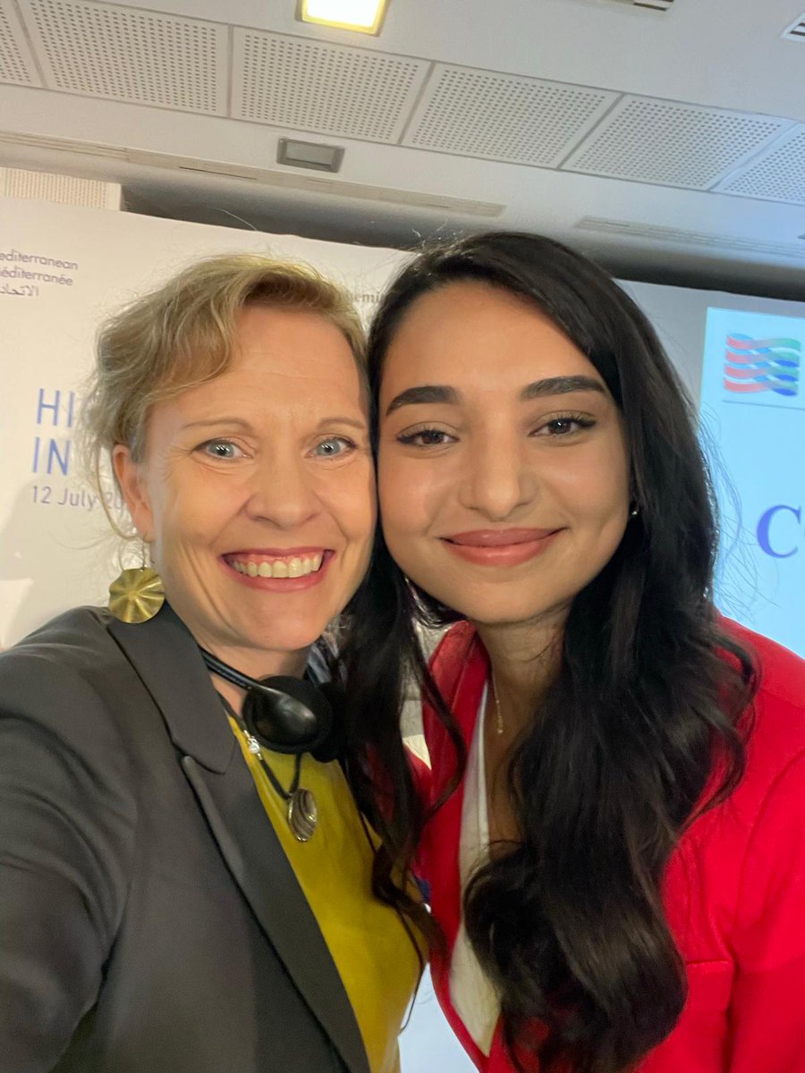 1/2 "Youth policies may seem simple, but they're complex. Take the #YouthGuarantee, for example. It brings together actors from education, employment services, finance, employers, unions to create a successful programme for #youth", <a href="/pilvitorsti/">Dr. Pilvi Torsti</a>  at #UfM event w/<a href="/MshmshYousra/">Yousra Mshmsh</a>