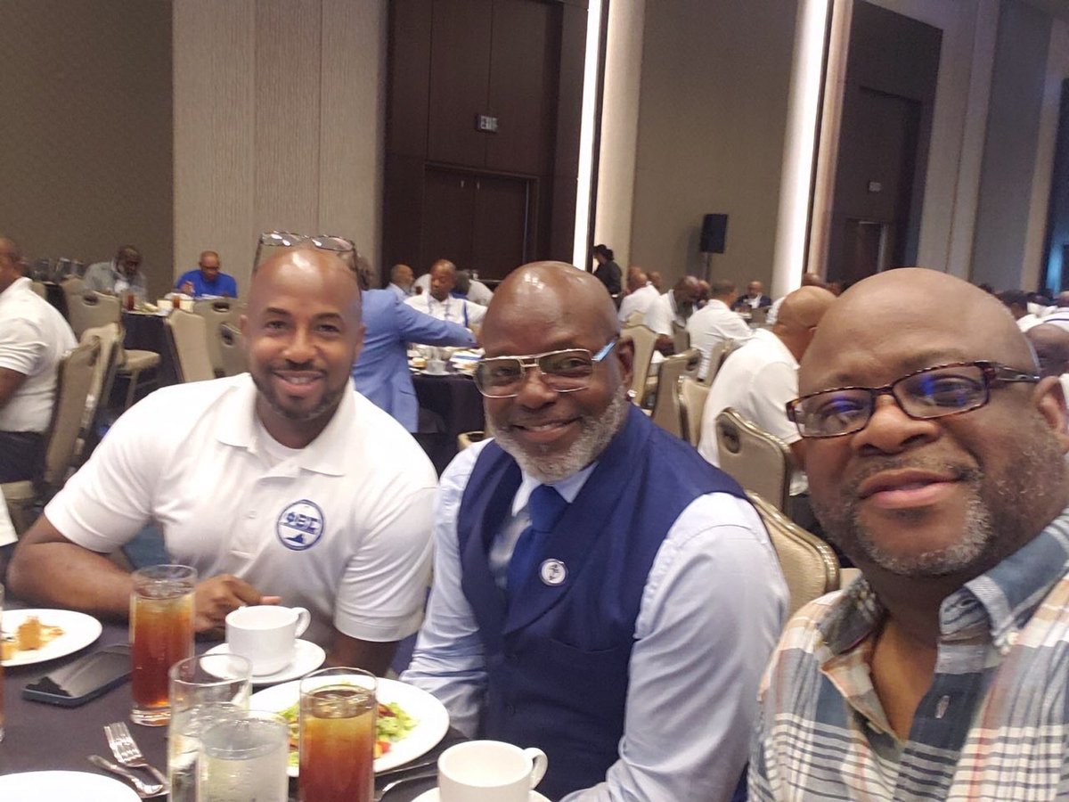 EmmittSmith22's tweet photo. Great evening last night at our annual @pbs_1914 conclave in Houston.
🤘🏿#pbsConclaveHTX23 https://t.co/RiL48hWnkH