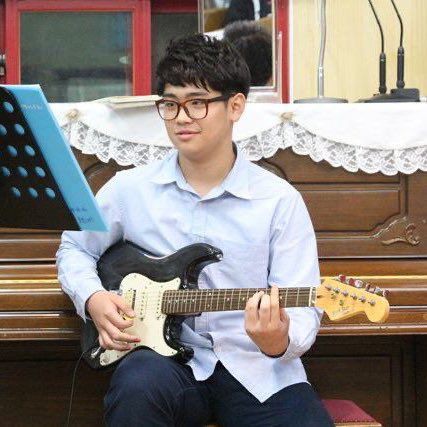 01ASSCKUIN's tweet photo. happy birthday guitarist namin >__< collab soon https://t.co/5z8bXvBAbO