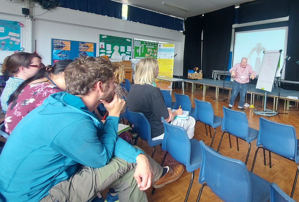 SandgateTfW's tweet photo. @PieCorbett has popped in! 

What a treat for Pie to share his expertise around poetry into writing from a picture stimulus.

Plus also some excellent owl impressions. https://t.co/OZ6qqb6RwO
