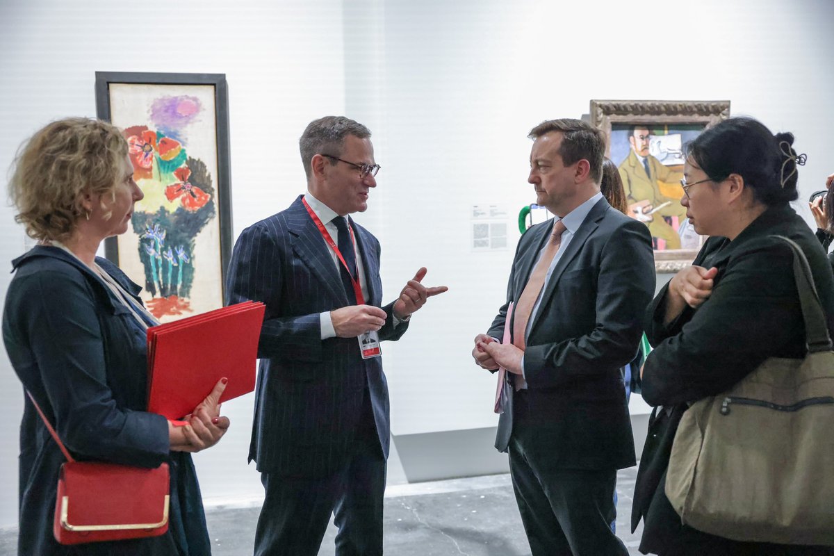 BLortholary's tweet photo. 2000 invités pour le vernissage de la très attendue exposition « Matisse par Matisse » à @UCCA798 . 250 œuvres prêtées par «@museeMatisse pour cette première rétrospective de Matisse en Chine. Relance de la coopération culturelle 🇫🇷🇨🇳! #Croisements https://t.co/8pFAGEls6h