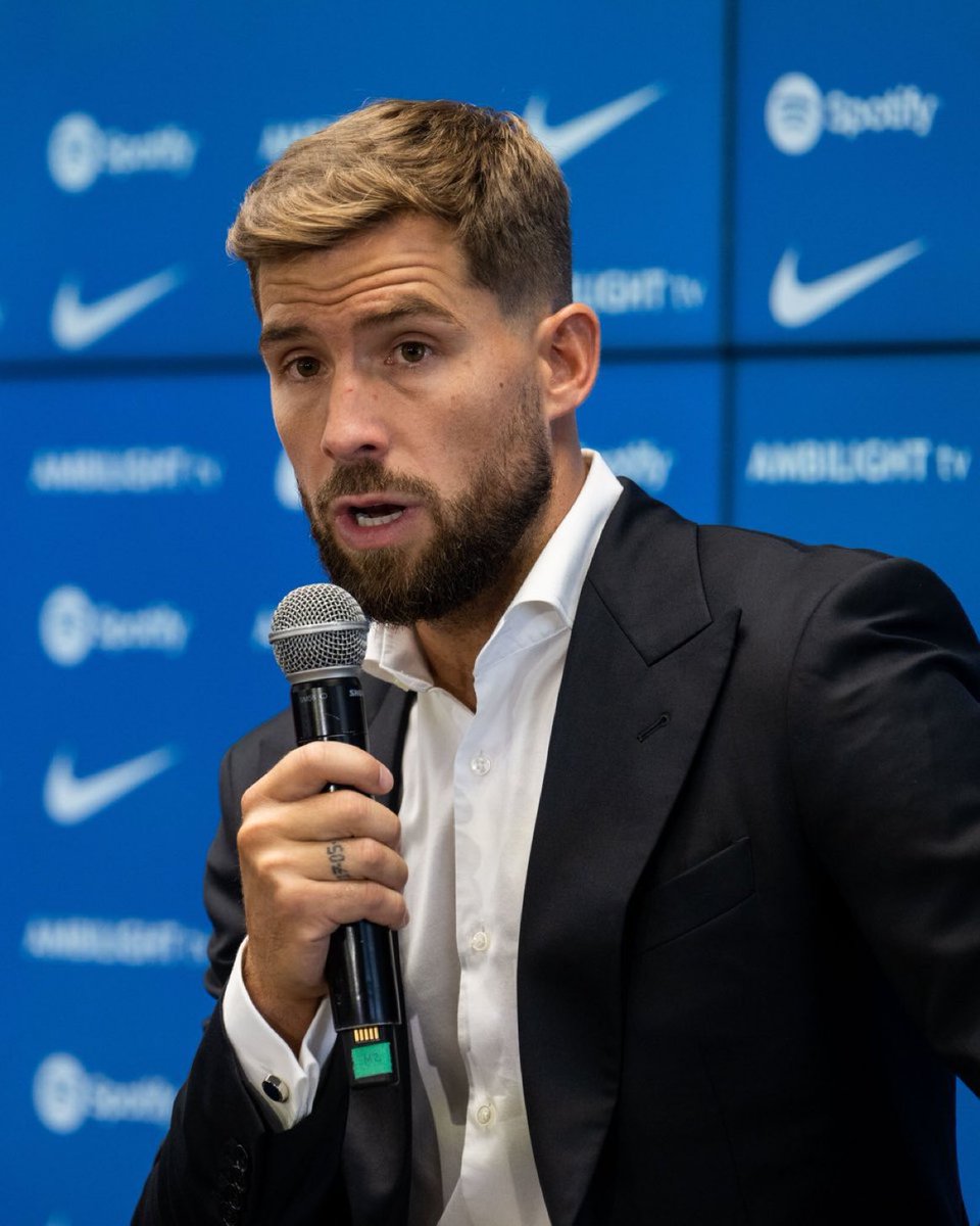 🎙️| Iñigo Martinez :

« Je suis vraiment impatient de jouer des matchs avec le maillot du Barça. J'attends ce challenge avec motivation et envie ».