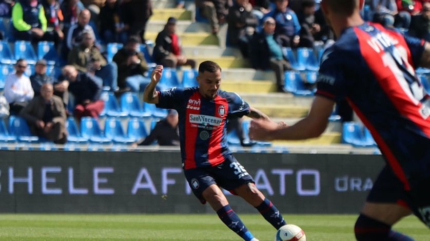 CalcioTime_it's tweet photo. Il #Catania formalizzerà nei prossimi giorni l'acquisto di Cosimo #Chiricò, lo scorso anno in forza al #Crotone.

https://t.co/i993XEKfx9 https://t.co/Wk1mRFv3gc