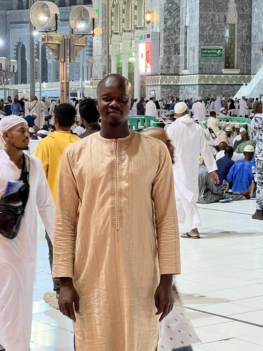 Haj malick <a href="/mameMaodo1/">Mame Maodo</a> sama mame dji borom ndele bou reuy bi thia makka 😂😂😂😂