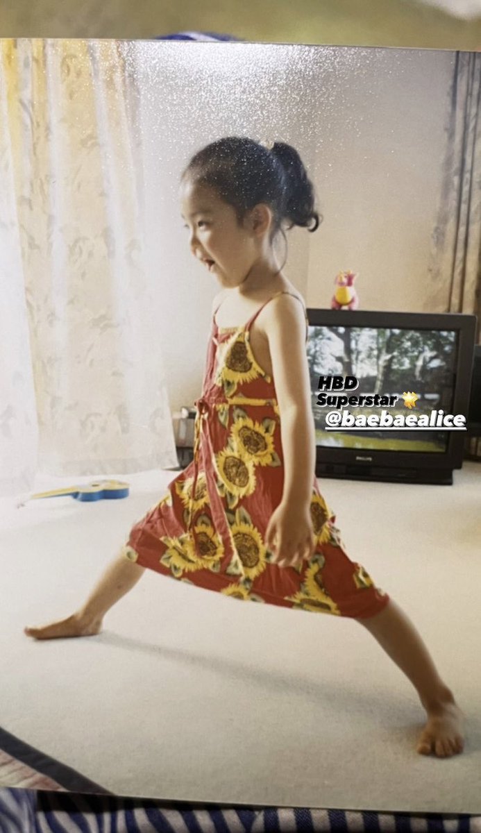 RosePeruBP's tweet photo. [📸] #ROSÉ actualizó sus historias.

"@.baebaealice 💛
Feliz cumpleaños a mi compañera de crimen de toda la vida. A medida que pasan los años me doy cuenta de que siempre me cubres las espaldas. Sabes que aunque no hayamos hablado en semanas, siempre serás la primera persona…(+) https://t.co/NEnxGPwdhN