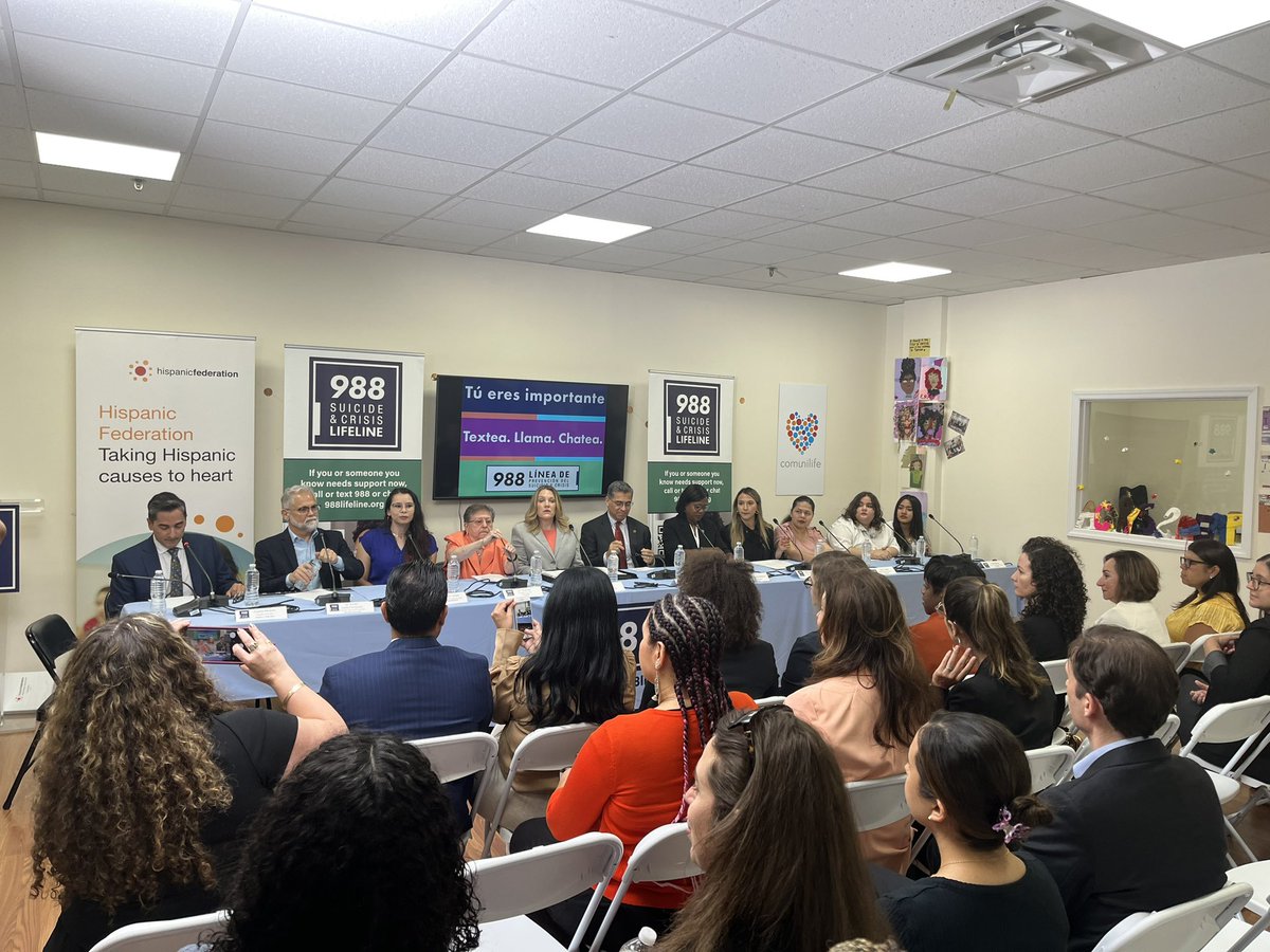 comunilifeinc's tweet photo. Today HHS with the Hispanic Federation and Comunilife is hosting a round table discussion on mental health in the Hispanic community and the anniversary of the 988 hotline #spanishchatandtext https://t.co/WZgSoTXPgC