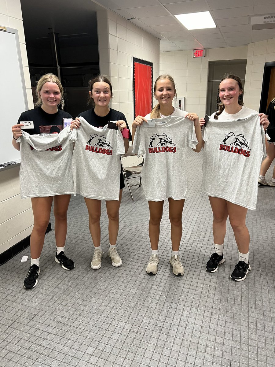 LeMarsGirlsBB's tweet photo. Team Conditioning Challenge! Our girls got in groups of 4 &amp; tried to complete everything on the scavenger hunt list by running around town. Thank you to our local businesses for participating in some tasks. Winning group got a gift card &amp; T-shirt from American Bank 😎#teambonding https://t.co/Ubgz7GJsMc