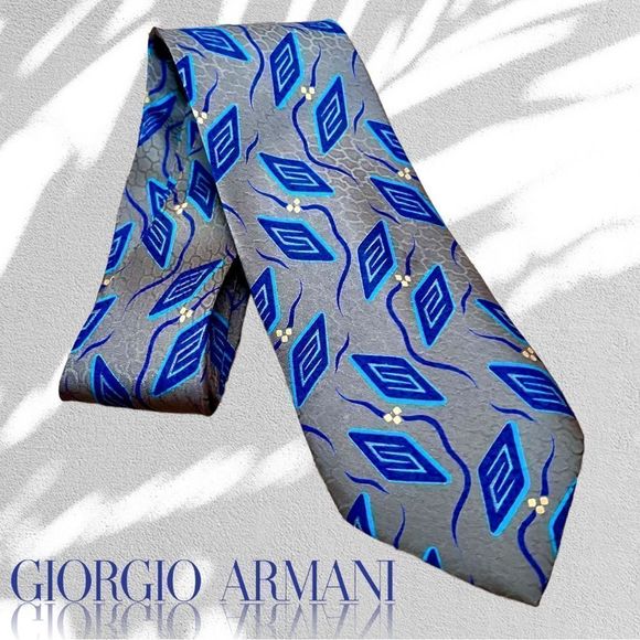 QLCuties's tweet photo. So good I had to share! Check out all the items I'm loving on @Poshmarkapp from @KateProsser1 #poshmark #fashion #style #shopmycloset #giorgioarmani #damon: https://t.co/64IhizaKf2 https://t.co/9Kl6JPyRfu