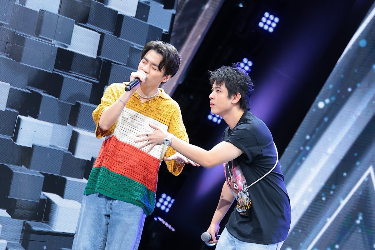 2nd__4th's tweet photo. : บอกแล้ว ถ่ายรายการ 2 ชม. เล่นมุขไป 3 ชม.กว่า ดูกันยางงง #ร้องข้ามกำแพง https://t.co/zhCACwChL6