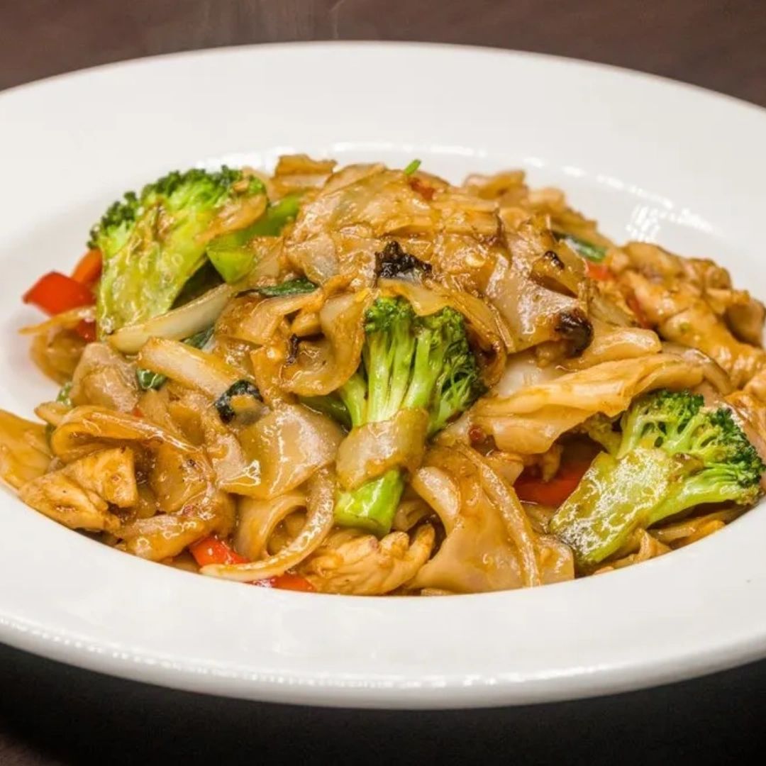 Chokdee_RR's tweet photo. Spicy and flavorful, our Pad Kee Mao is a dish that packs a punch! Do you think you can go hotter than the level two? https://t.co/MZeVVvGXkA