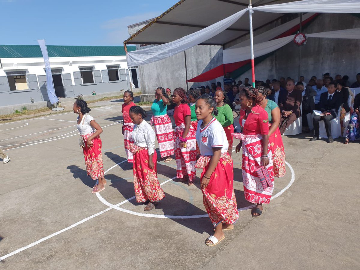 Coffi_Agossou's tweet photo. #SOCIAL Justice: #Leaving NO one behind- #ILO & #TVET Minister @Madagascar inaugurated #6 equipped classrooms @vocational training #Women, people with #disabilities & ladies @prison. #ILO used #EIIP to rehabilitate 2 TVET women Centers destroyed by cyclones Batsirai & Ana 2022 https://t.co/r1vWDnw3tD