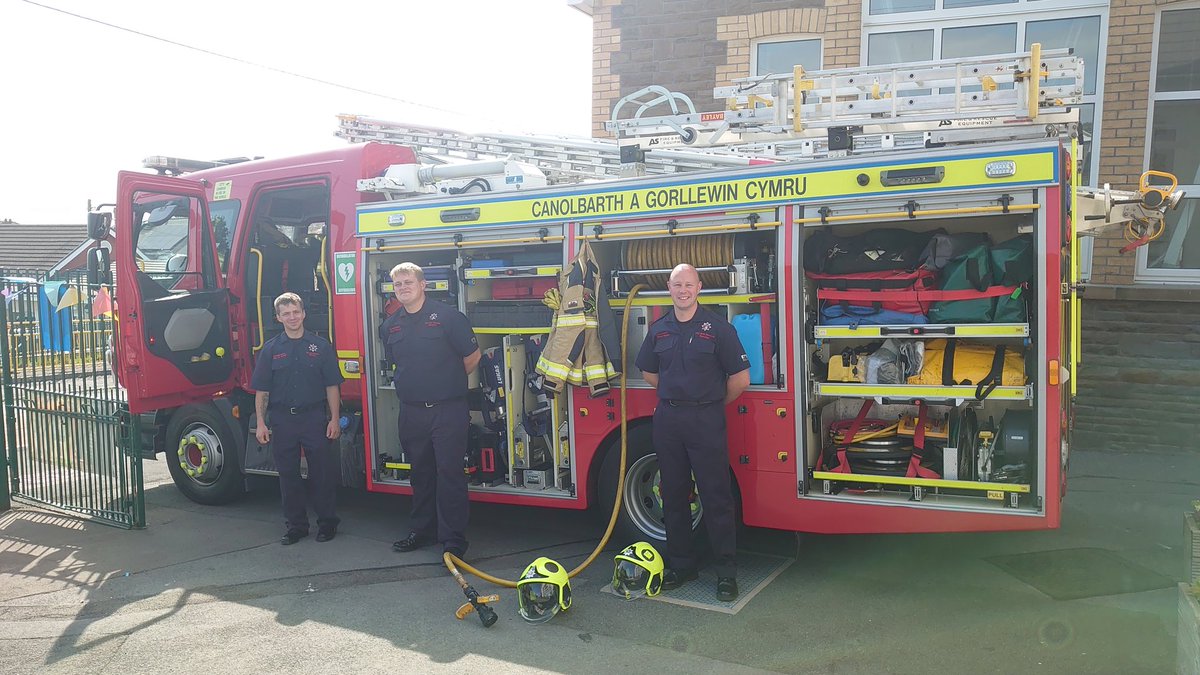 Bryniago Primary School fête today. Happy to support as always 👍🚒