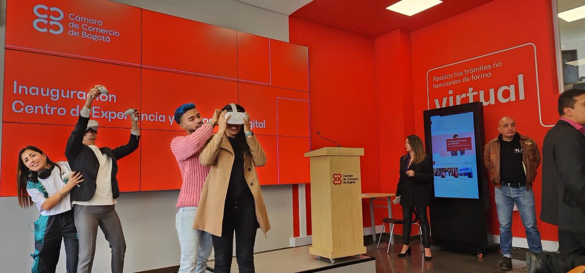 Felices de apoyar la estrategia de Alfabetización digital en la <a href="/camaracomerbog/">Cámara de Comercio de Bogotá</a> en el marco del lanzamiento del “Centro de experiencia y aprendizaje digital  #Cazuca” en su estrategia #aprendedigital que apoya al desarrollo de la economía popular <a href="/mcarolinatrujil/">Abogada Informática</a> <a href="/jfbejarano/">Jorge F. Bejarano L.</a>