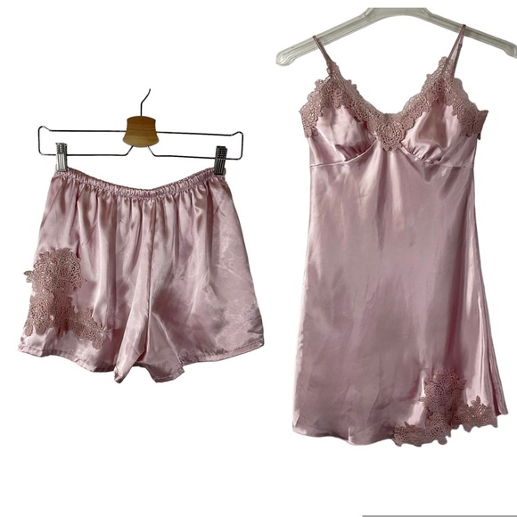 scrumble49's tweet photo. So good I had to share! Check out all the items I'm loving on @Poshmarkapp #poshmark #fashion #style #shopmycloset #elope #devotedluxuryapparel: https://t.co/3ziC5sPEyf https://t.co/06WWJWMwdO