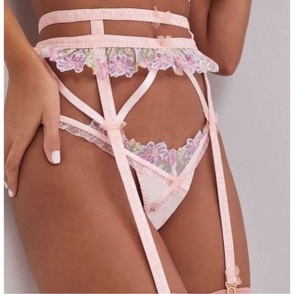 So good I had to share! Check out all the items I'm loving on <a href="/Poshmarkapp/">Poshmark</a> from <a href="/MargosVintage/">Margo Giunta</a> #poshmark #fashion #style #shopmycloset #celebrityny #simplysydney #forloveandlemons: posh.mk/TKgYsxF5oBb