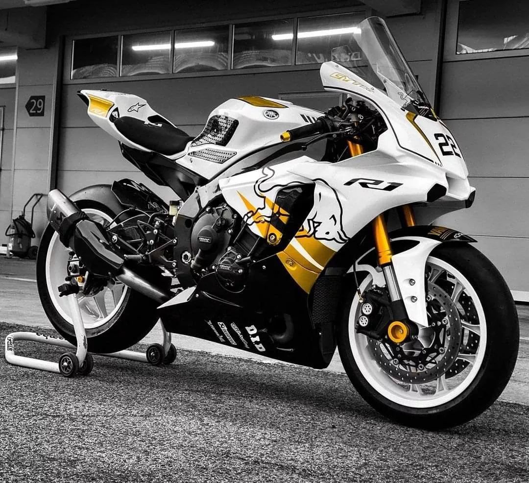 MoreMotorcycles's tweet photo. Yamaha R1 https://t.co/UiLYoPH43N