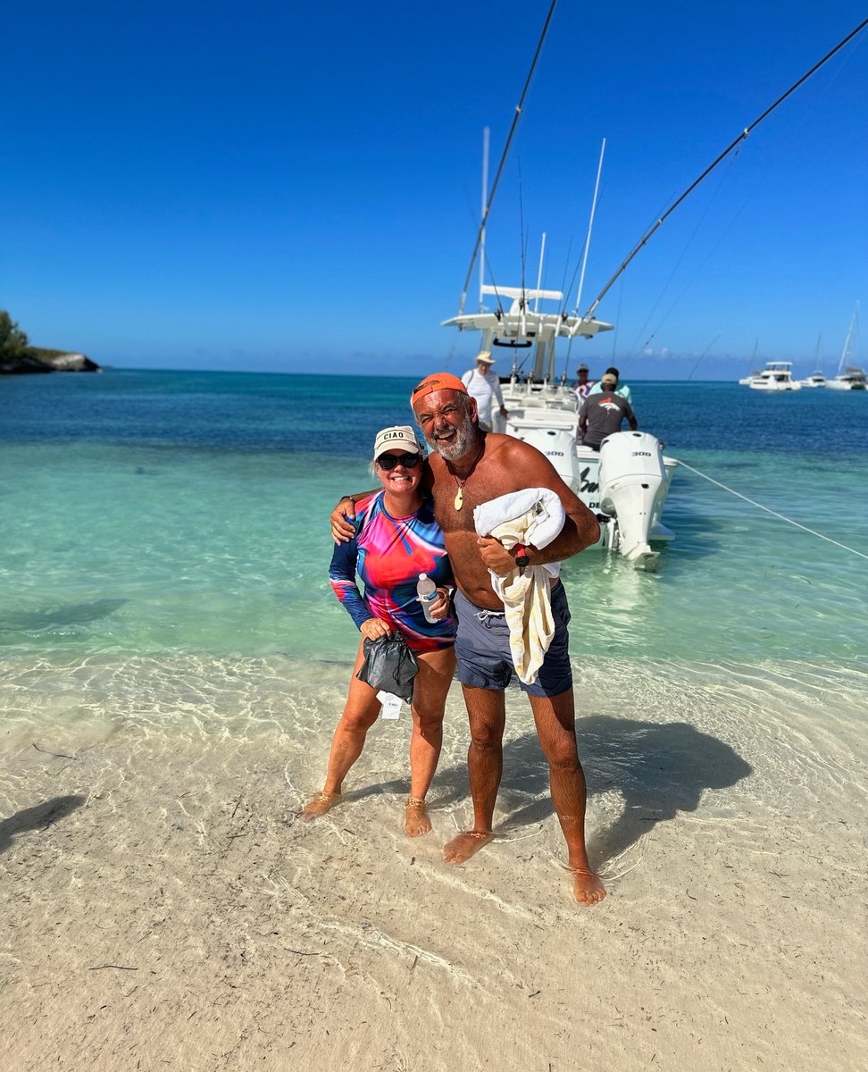 PassionIsCooki1's tweet photo. Throwback Thursday to February this year ❤️

Dario filet and cooked and Anita got to enjoy.👨‍🍳🤪

Getting off this boat was a bit tricky with the sharks and stingray swimming around. 
@visitthebahamas #travel #thursday #bahamas  #anitadarioadventures
https://t.co/Knx6wN6IbQ https://t.co/mkYSue04l5